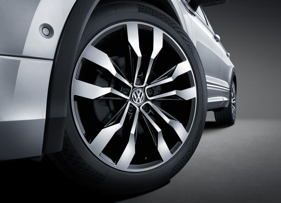 Колеса Volkswagen Tiguan L R-Line 2018 года  (CN) (фото 2 из 14)